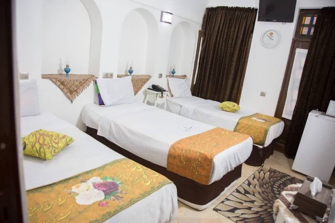 اتاق سه تخته - اقامتگاه بومگردی نقره