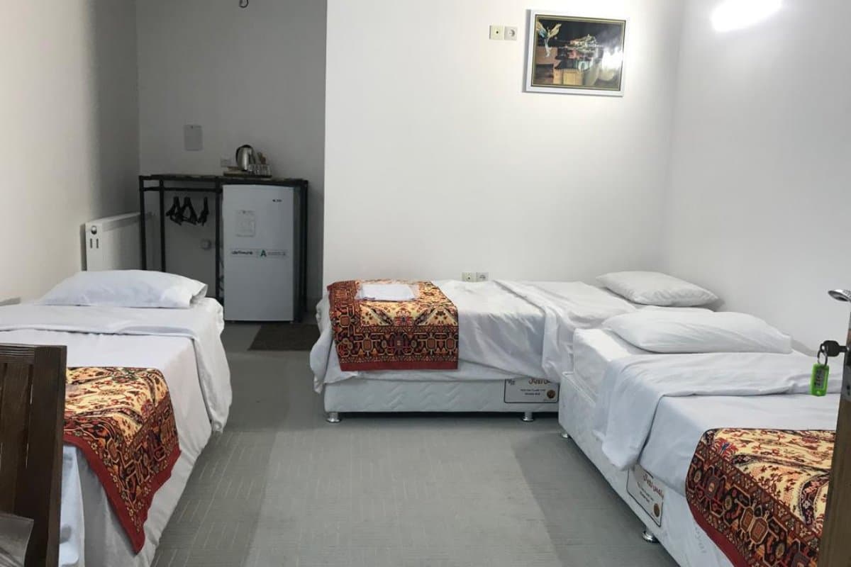 سه تخته برگ بو - اقامتگاه بوم گردي ترنج