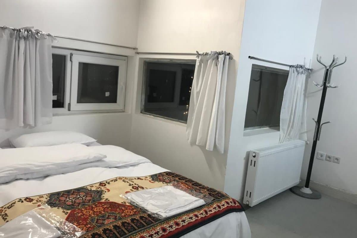 سه تخته ويستريا - اقامتگاه بوم گردي ترنج