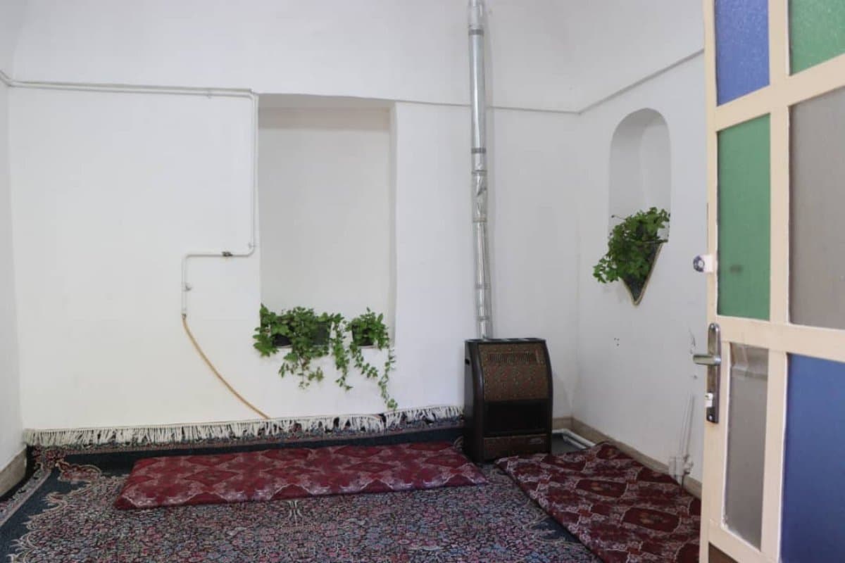 نسترن - اقامتگاه بومگردی شاردون